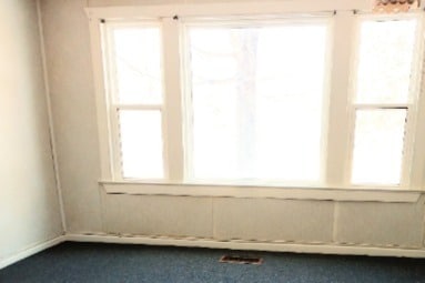 Full carpeting in living room - 10479 Protection S Rd