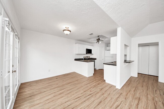 Building Photo - 17003 Amidon Dr