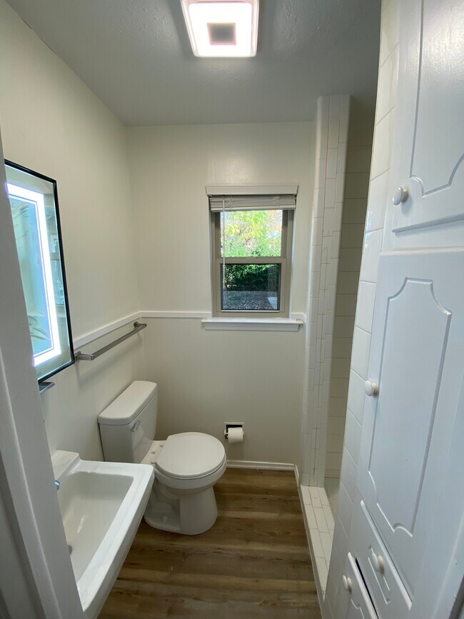 Building Photo - 1217 Scott Dr