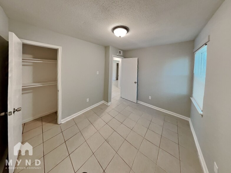 Building Photo - 2535 Eastbrook Dr