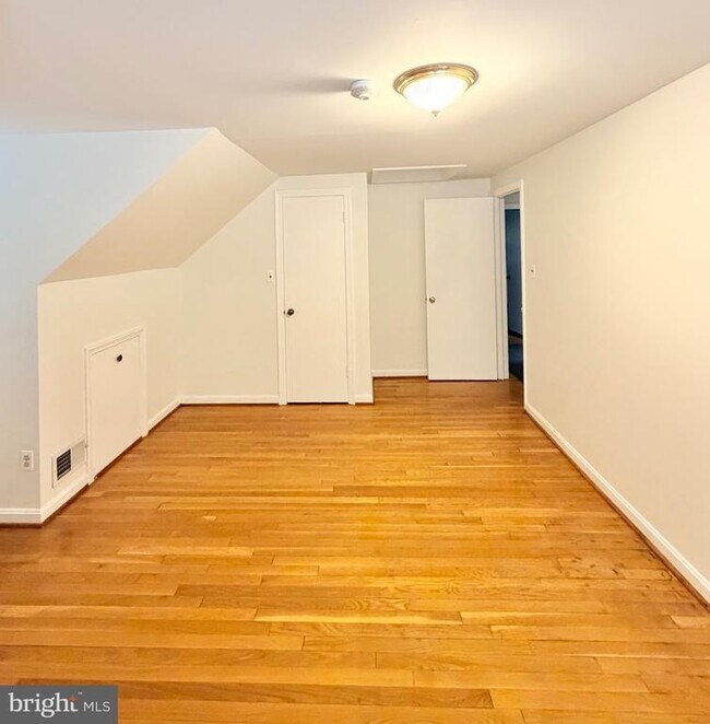 Building Photo - 3125 N Nottingham St