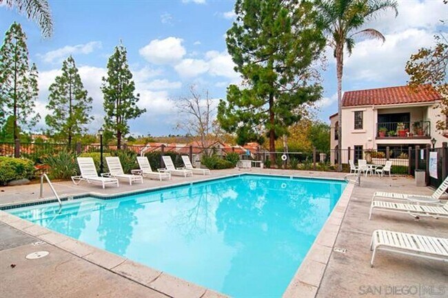Building Photo - 1 bedroom/1 bath upstairs unit in Sabre Springs - Ava Now!