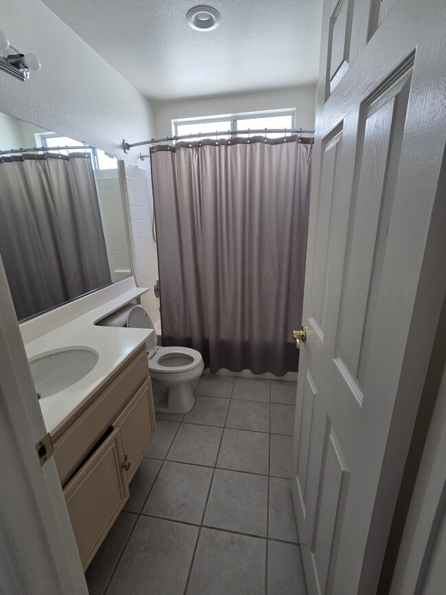 Building Photo - 10754 Westonhill Dr