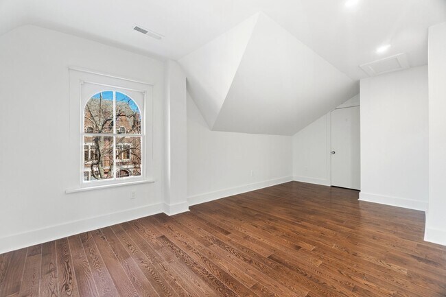 Building Photo - 54 Trumbull St