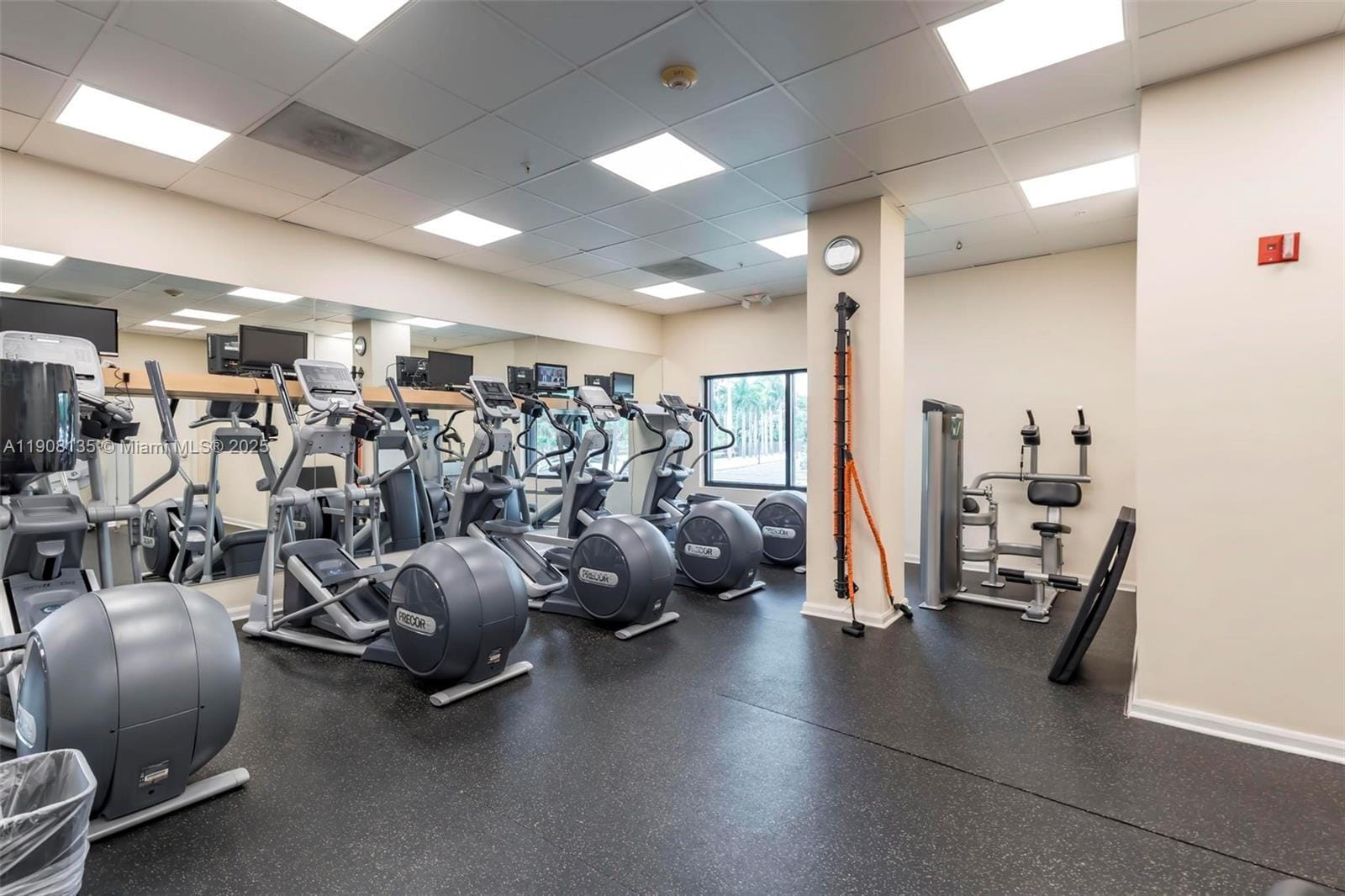 Building Photo - 2333 Brickell Ave