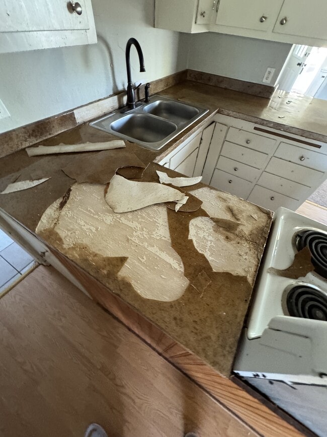 Building Photo - 716 7th Ave S