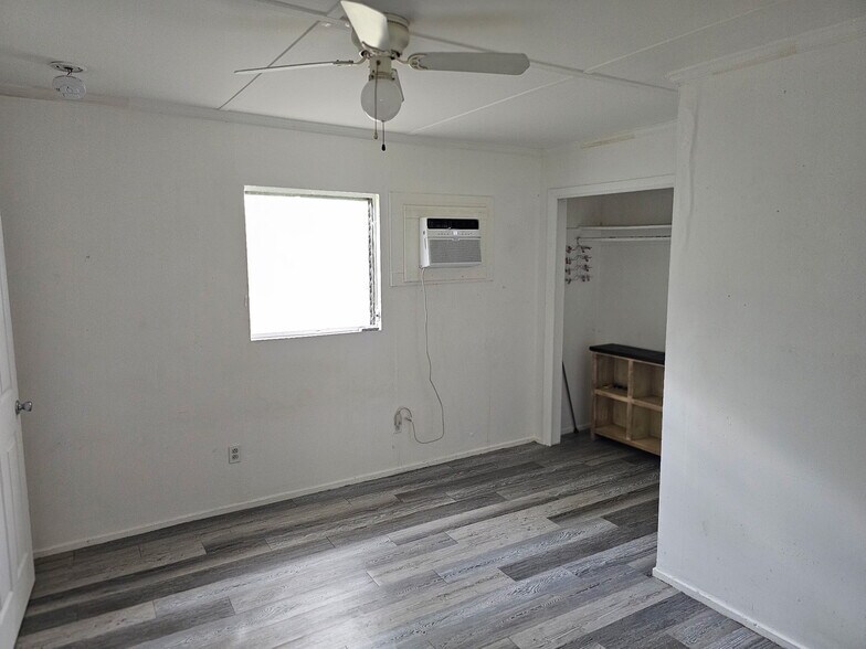 Building Photo - 825 Eaton St