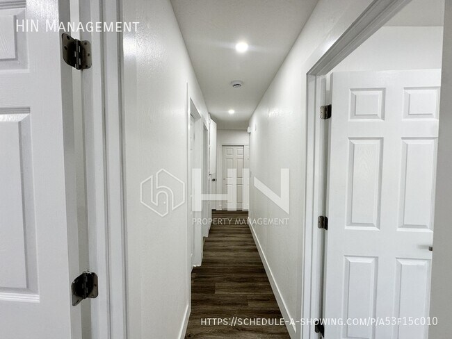 Building Photo - 5881 St Matthew Dr