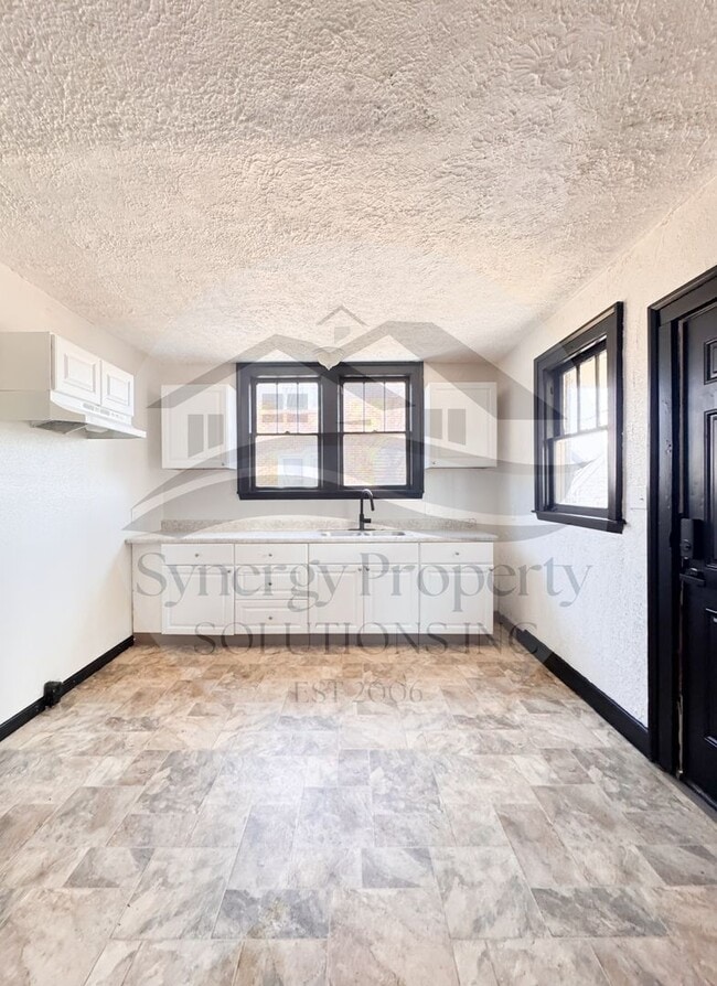 Building Photo - Rental Available