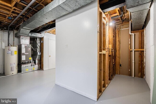 Building Photo - 5844 Banning Pl