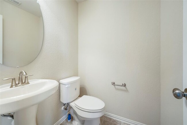 Building Photo - 16602 Highland Country Dr