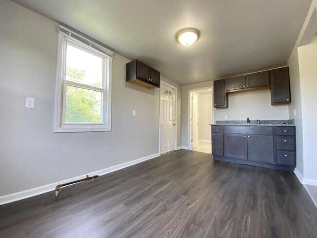 Building Photo - 1236 W 17th Ave