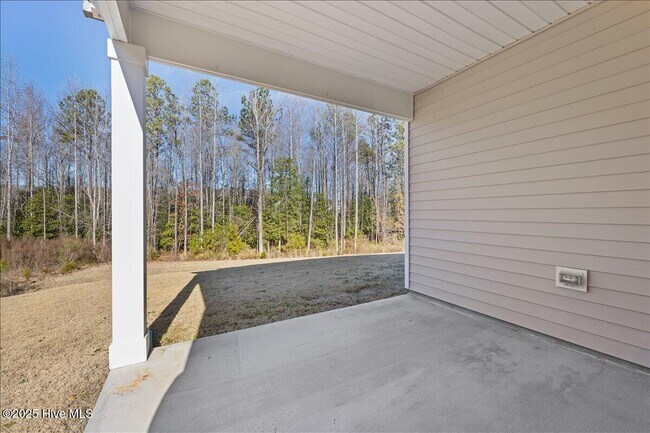 Building Photo - 149 Wilbur Lake Dr