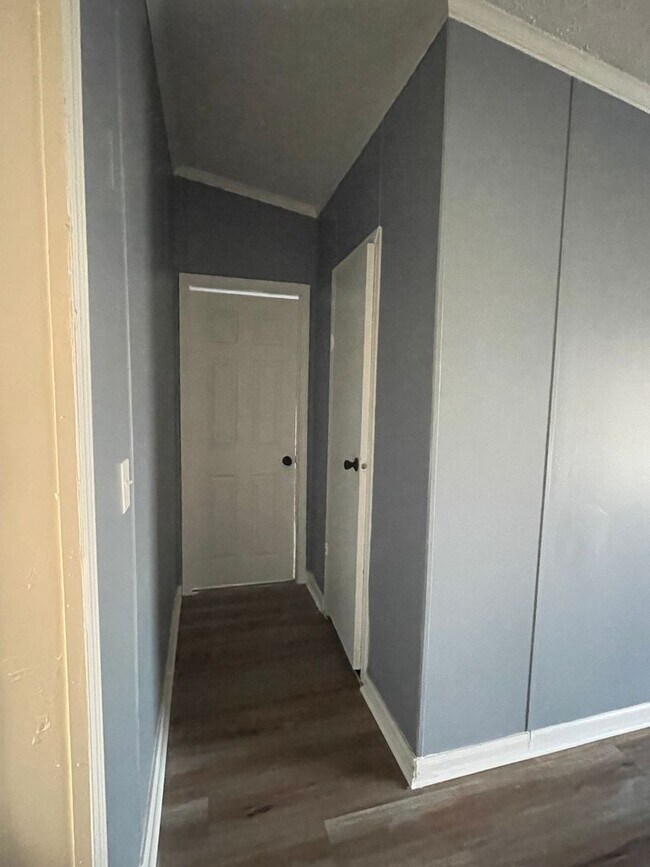 Building Photo - 4 bedroom, 2 bath doublewide trailer