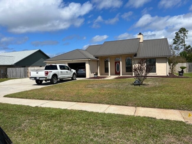 Building Photo - REDUCED North Shore 3B/2Bth