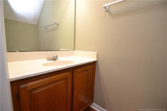 Building Photo - 121 Planetree Ln
