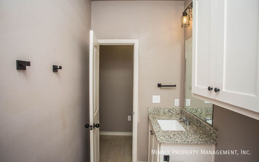 Building Photo - 1503 Avenue O