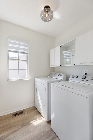 Building Photo - 2150 Blake Dr