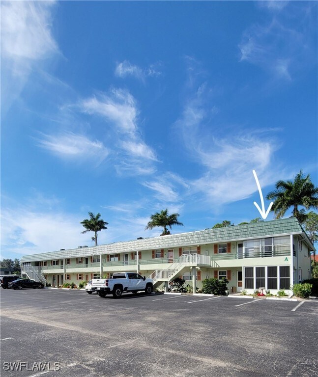 Building Photo - 300 Valley Stream Dr