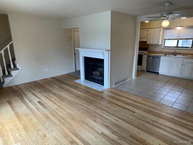 Building Photo - 8487 Pepper Ridge Dr