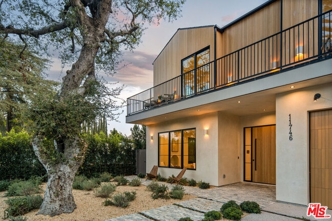 Building Photo - 11748 La Maida St