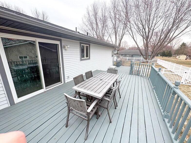 Building Photo - 2418 Marquette Dr