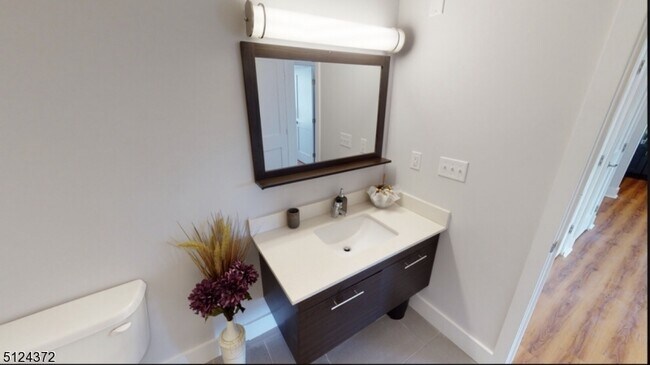 Building Photo - 1140 E St Georges Ave