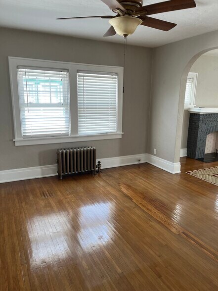Primary Photo - 32 Princeton Blvd