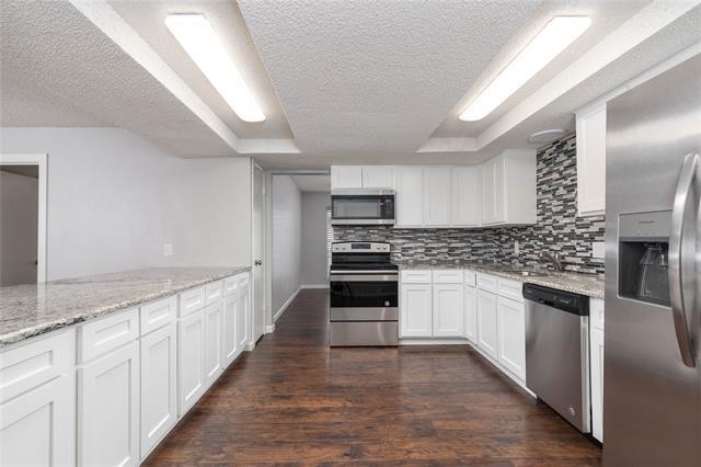 Building Photo - 2225 Park Hill Dr
