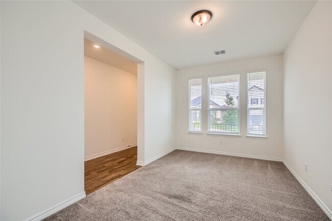 Building Photo - 4 bedrooms, loft, office, open floor plan ...