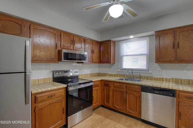 Building Photo - 12A Birchwood Dr