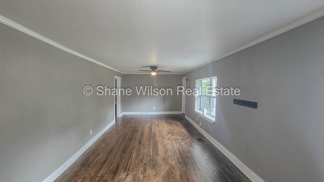 Building Photo - Comfortable 3 bedroom/ 1 bathroom home for rent.  Quiet neighborhood and lovely back yard and dec...