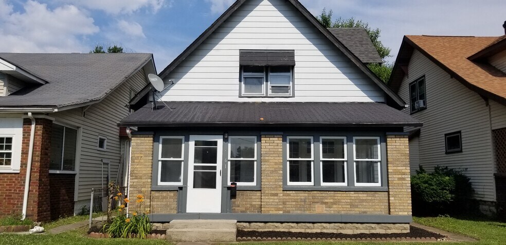 Building Photo - 261 N PERSHING AVE