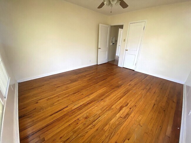 Building Photo - 3BR/2BA Home with Garage in an Established Lake Charles Neighborhood