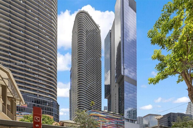 Building Photo - 801 S Miami Ave