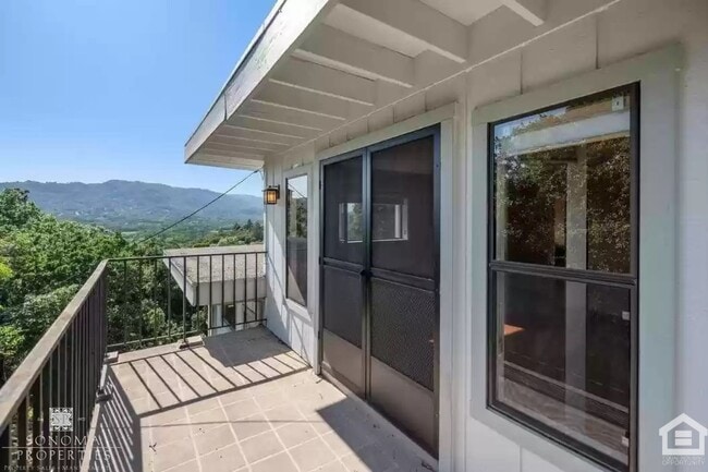 Building Photo - Beautiful 4bd/3.5ba Updated Custom House with Valley Views