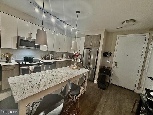 Building Photo - 145 Riverhaven Dr