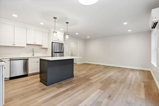 Building Photo - 24 Foliage Way