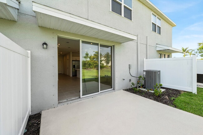 Building Photo - 3 Bedroom and 2.5 Bath Home in Skye Ranch ...