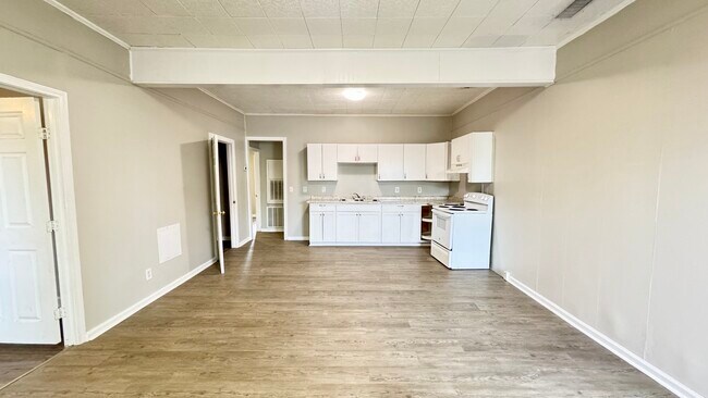 Building Photo - 500 Willow Ave