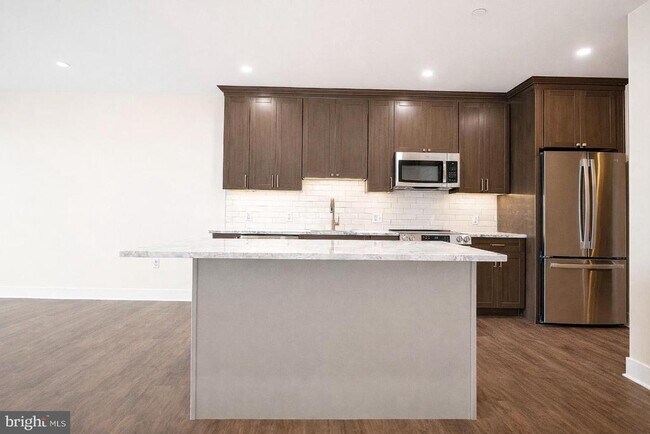 Building Photo - 128 N Bond St