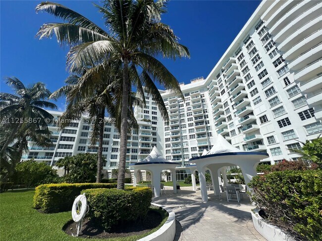 Building Photo - 5161 Collins Ave