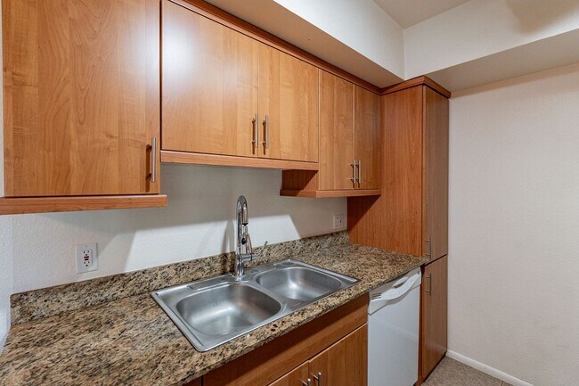 Building Photo - Available until 12/28/25 - Heart of Scottsdale