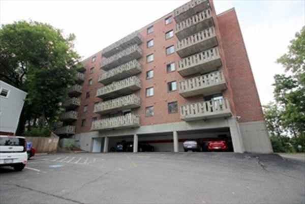 Building Photo - 10 Main St