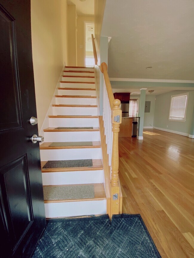 Building Photo - 88 Roberts Dr