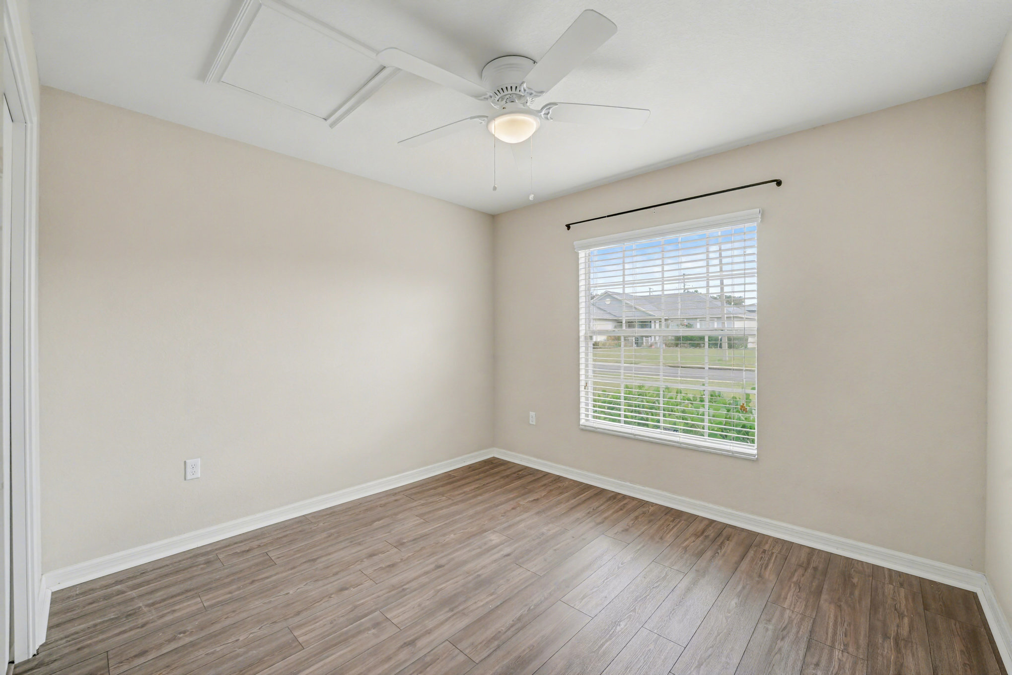 Building Photo - 865 Terranova Rd