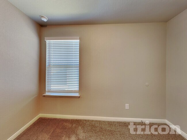 Building Photo - 13630 Paxton Blvd