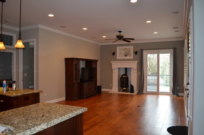 Building Photo - 2111 Deer Valley Rd