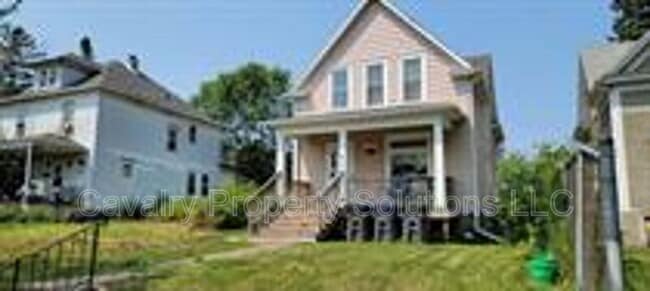 Building Photo - 617 E 8th St