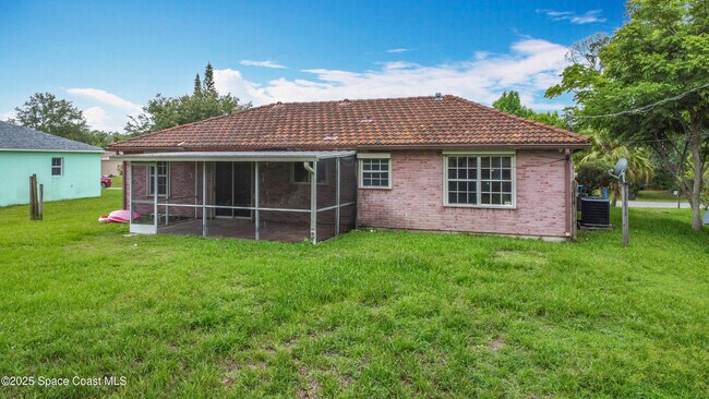 Building Photo - 2367 Angel Rd